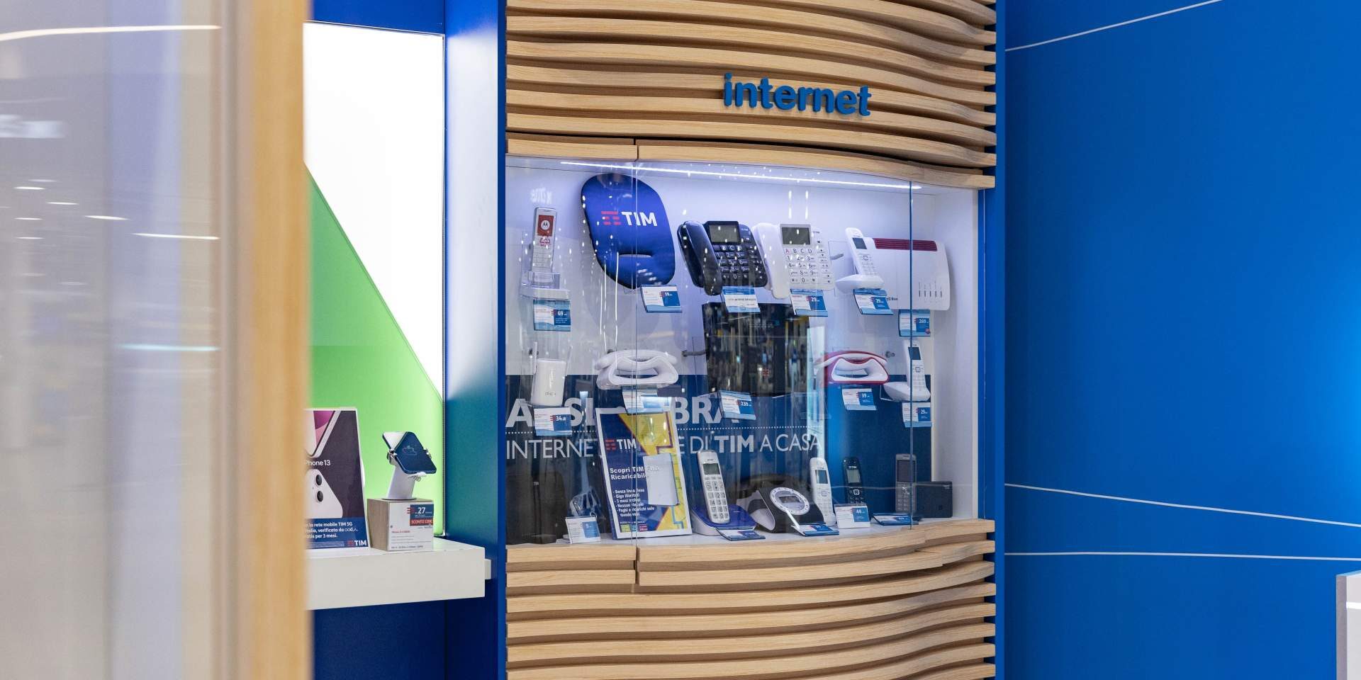 Brescia C.C. Elnòs Shopping Center 2 Negozi TIM Brescia